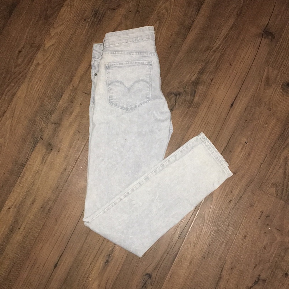 Levi’s 711 size 27
